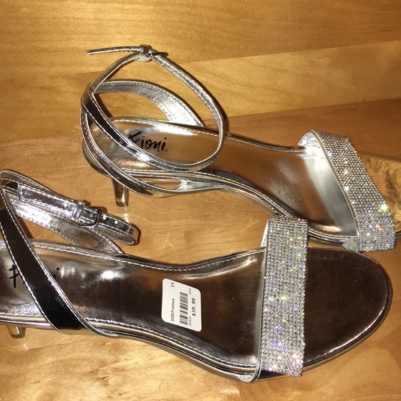 ✨Host Pick✨LAST SIZE 6 Silver Cocktail Sandals - Picture 7 of 9